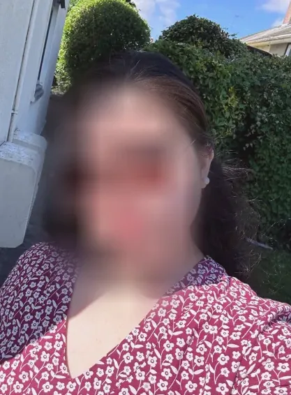 Andrea, 28