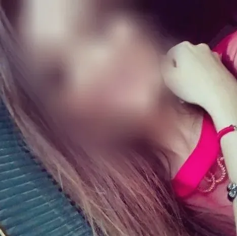 Anna, 32