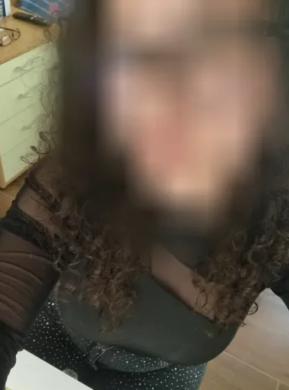 Ela, 24