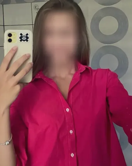 Elena, 27
