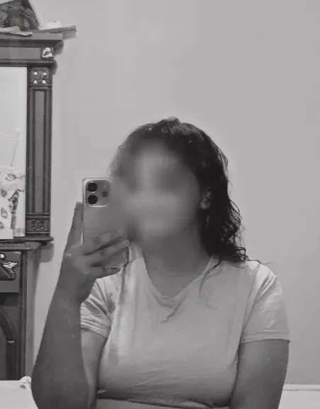Julia, 22