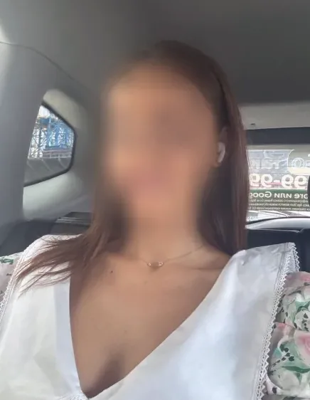Larissa, 35