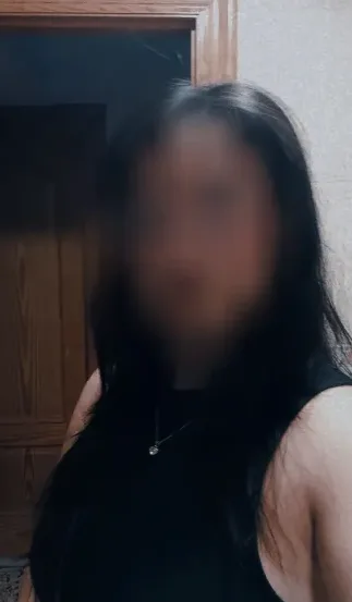 Leonie, 24