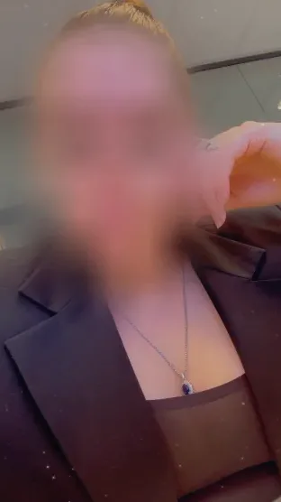 Melanie, 32