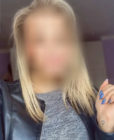 Nicole, 21