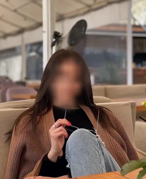 Nina, 26