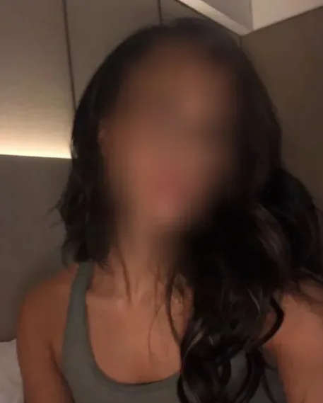 Nina, 33