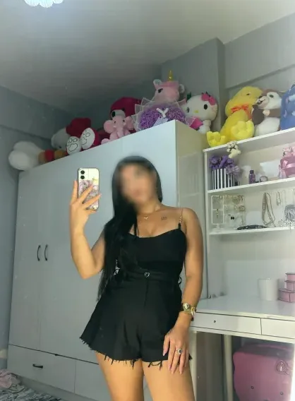 Pauline, 27