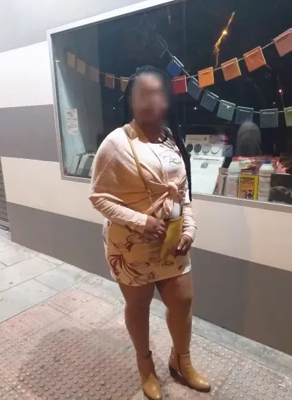 Sandra, 25