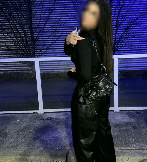 Stefanie, 19