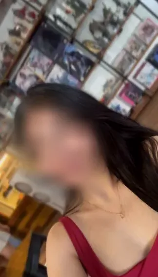 Yasmin, 28